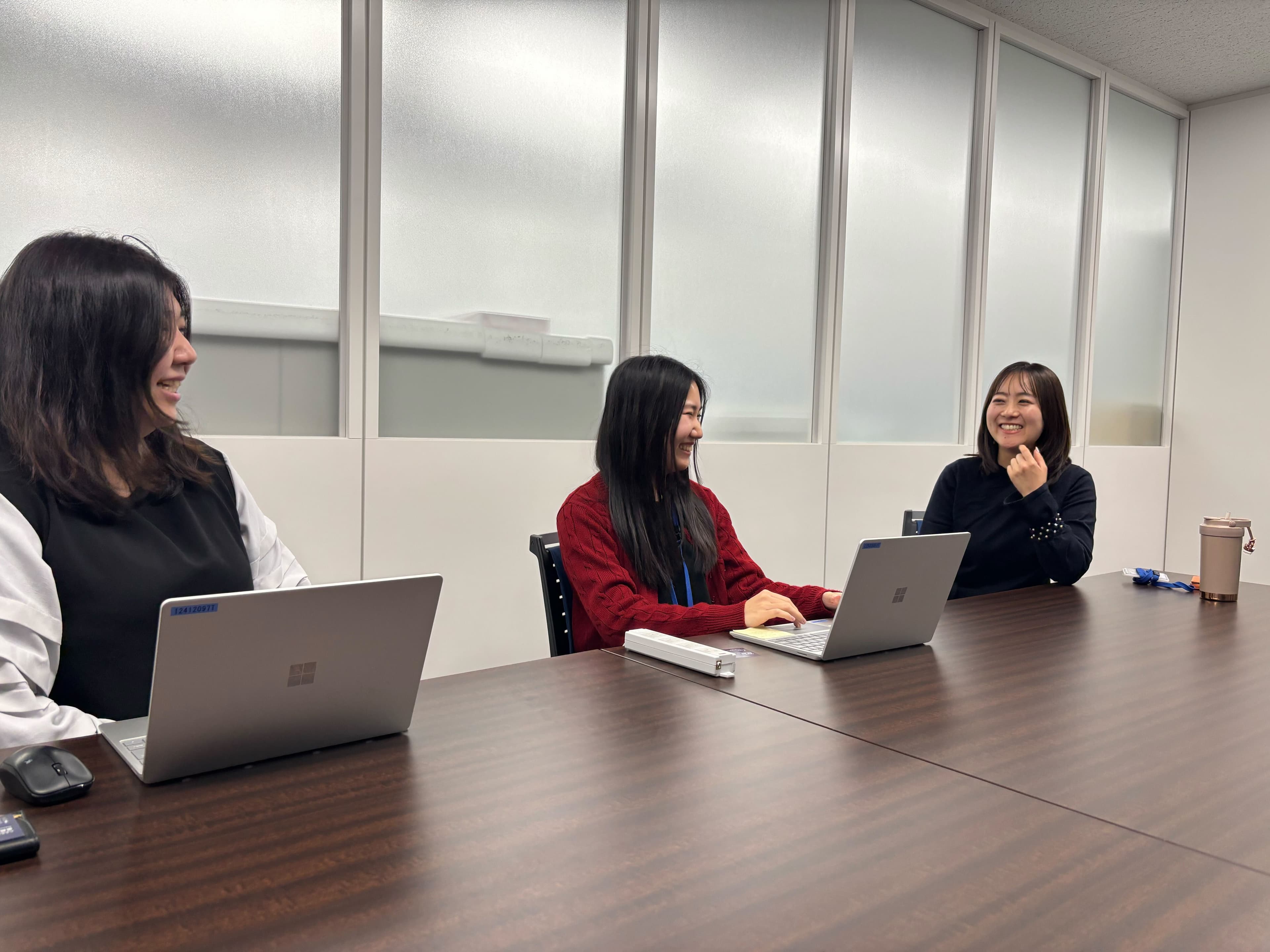 左から、高田様、泉川様、小澤様