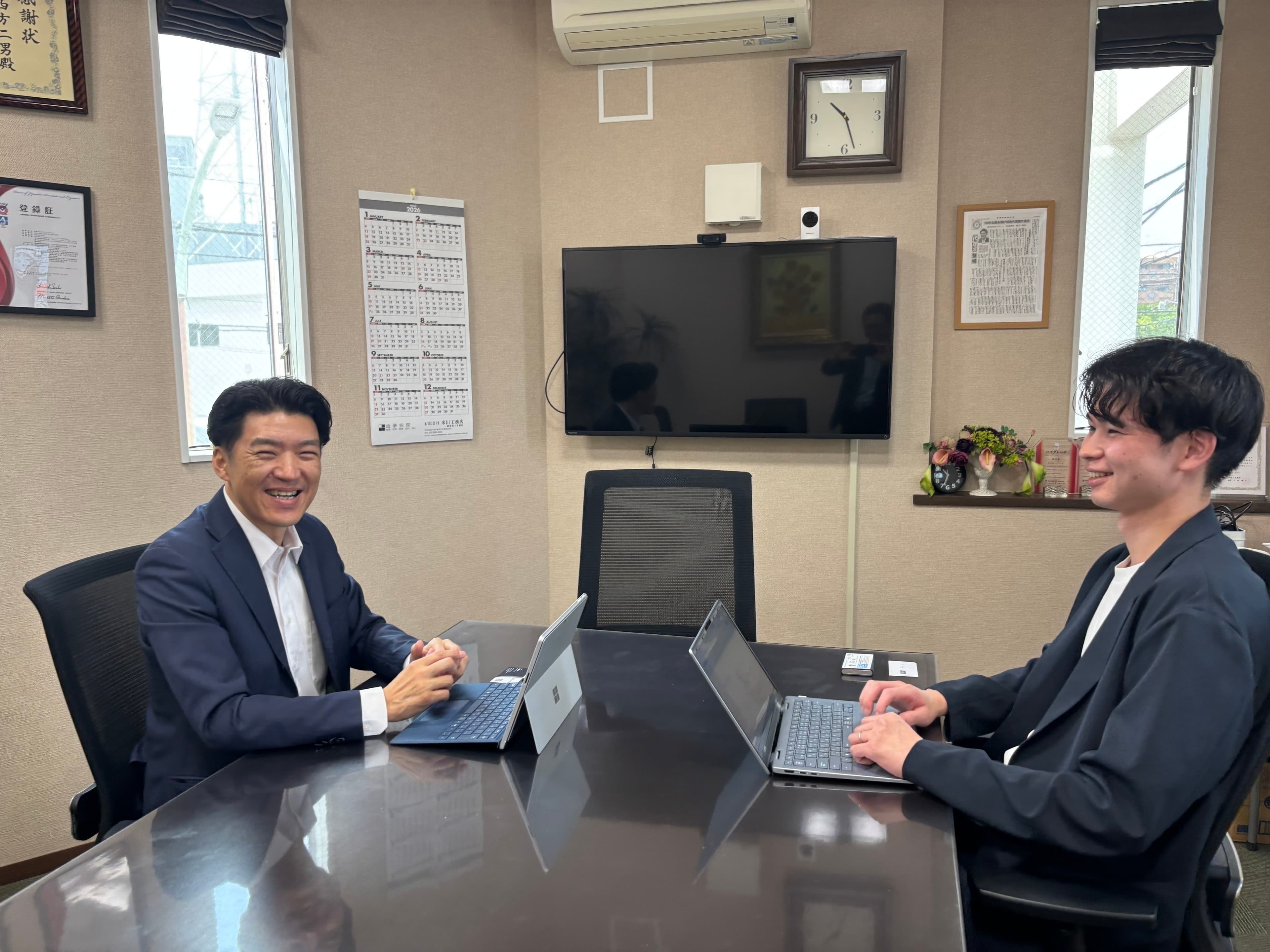 boshu assistを活用した比較提案について語り合う、セフティー西方社長と当社代表